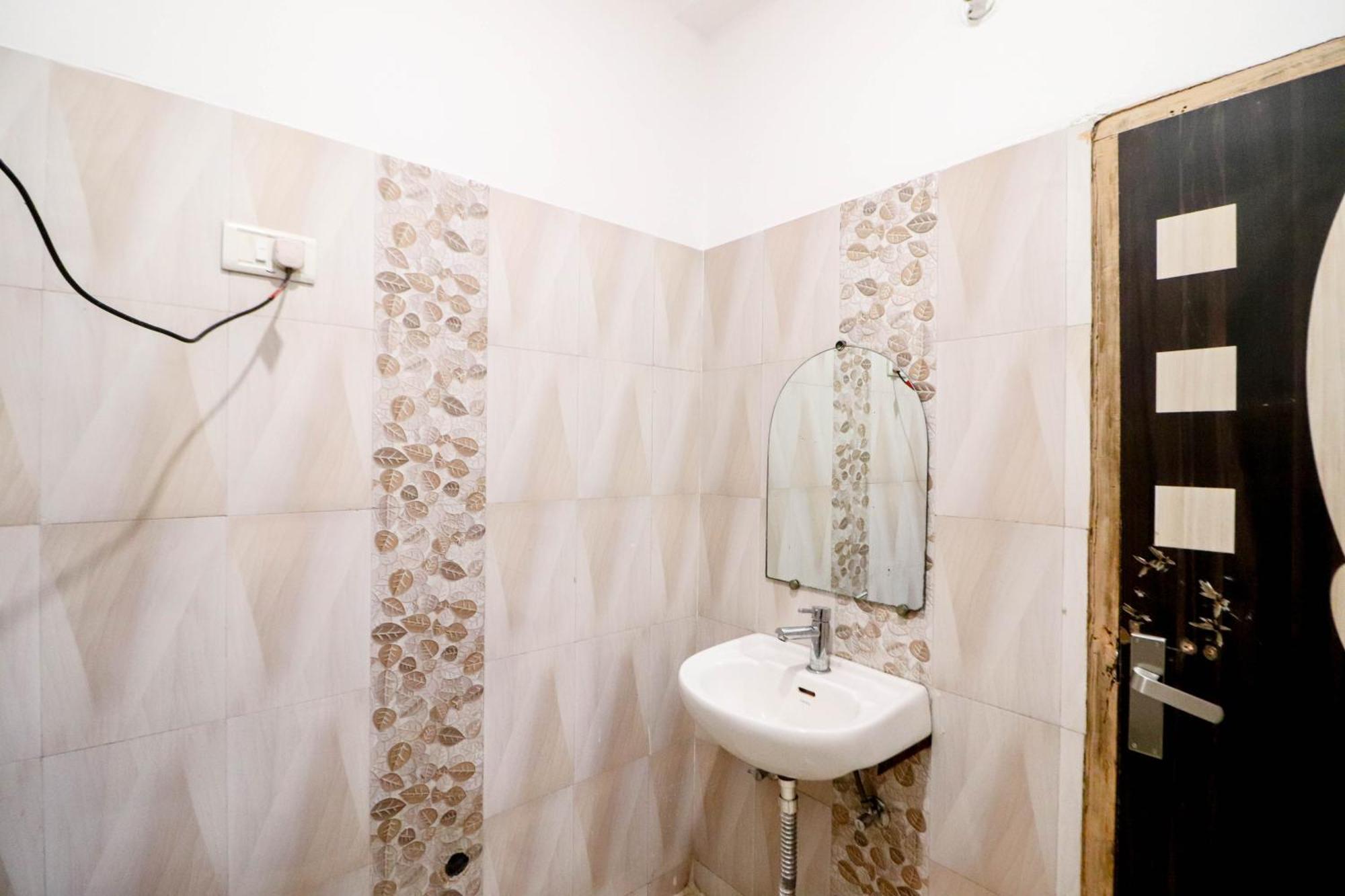 ניו דלהי Hotel Vvs Near Delhi Airport מראה חיצוני תמונה
